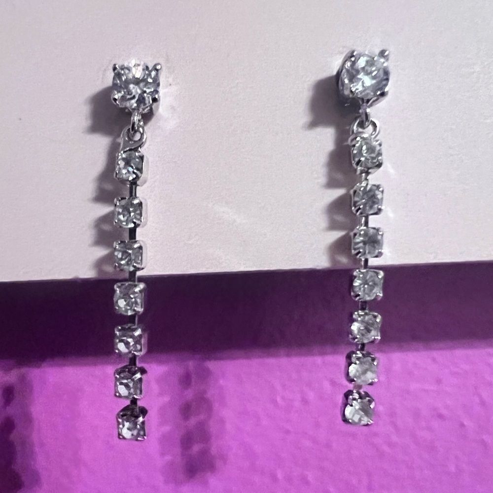 ⭐️3/$25⭐️ NEW Diamond Rhinestone Long Dangly Pierced Earrings